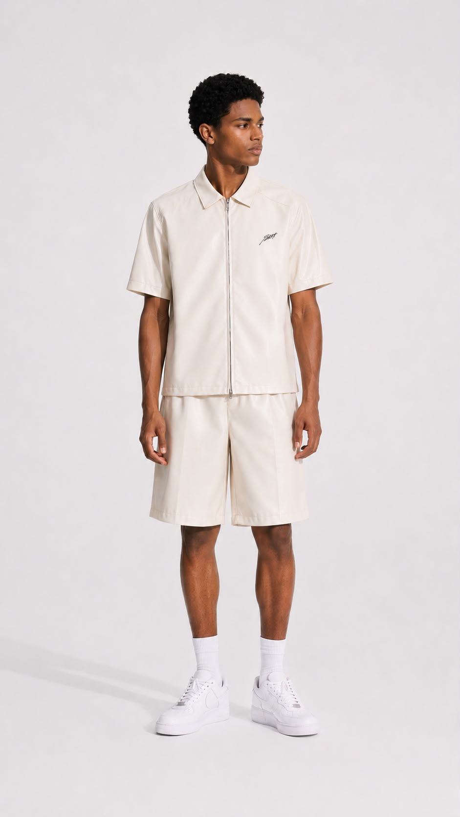 Cream Faux-Leather Bermuda Shorts - Ganzkörper