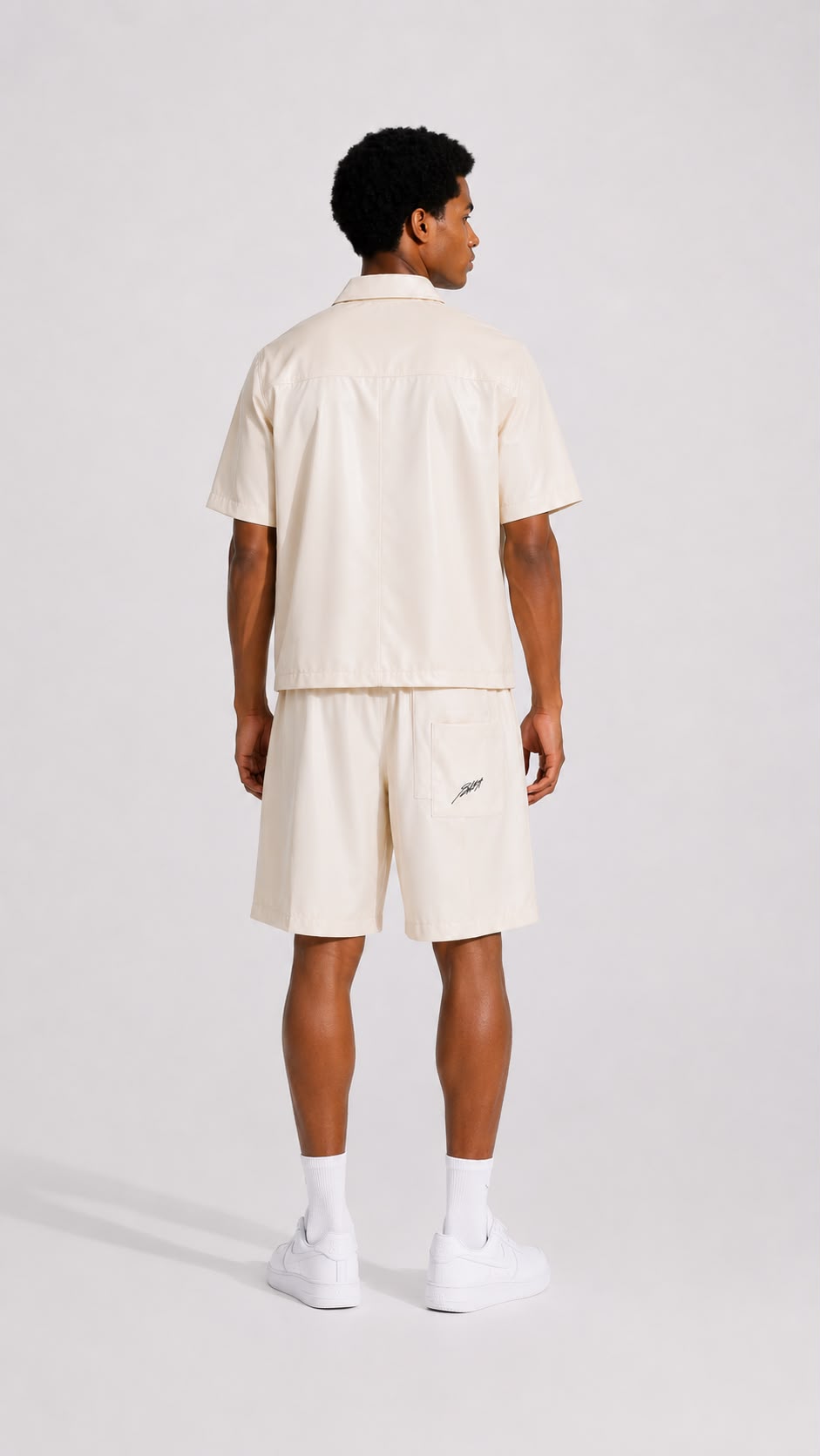 Cream Faux-Leather Bermuda Shorts - Rückansicht